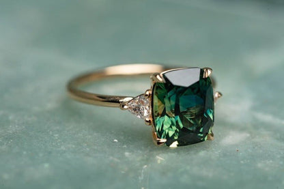 Vintage-Inspired Green Gemstone Ring | Gold